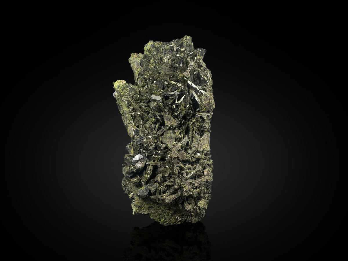 Epidote Specimen from Skardu, Pakistan – 1,015 g
